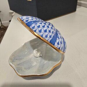 Herend oyster with pearl